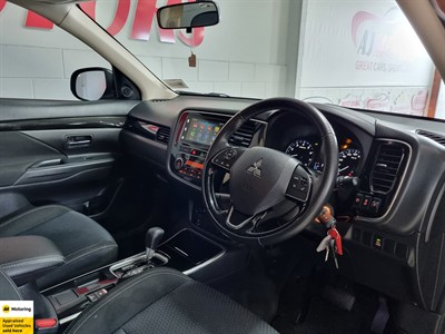 2019 Mitsubishi Outlander - Thumbnail