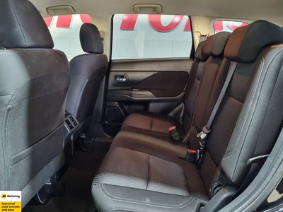 2019 Mitsubishi Outlander - Thumbnail