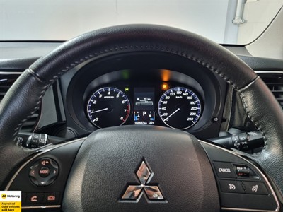 2019 Mitsubishi Outlander - Thumbnail