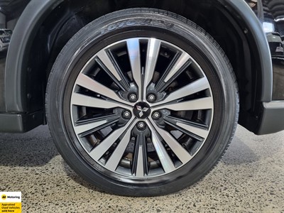 2019 Mitsubishi Outlander - Thumbnail