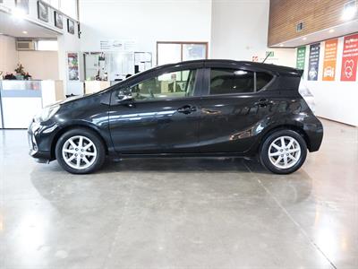 2013 Toyota Aqua - Thumbnail