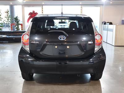 2013 Toyota Aqua - Thumbnail