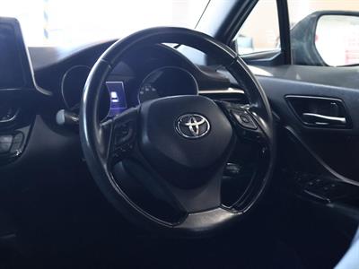 2017 Toyota C-HR - Thumbnail