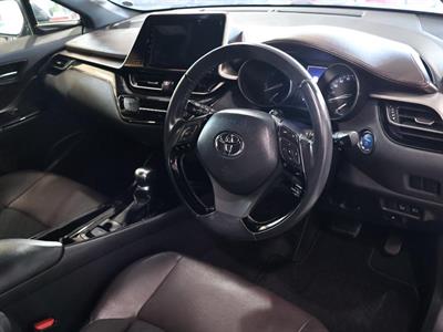 2017 Toyota C-HR - Thumbnail