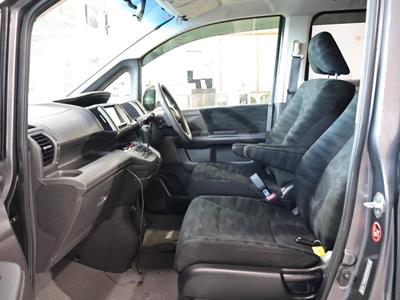 2013 Honda STEPWAGON - Thumbnail