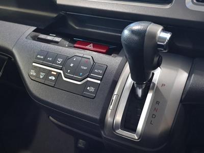 2013 Honda STEPWAGON - Thumbnail