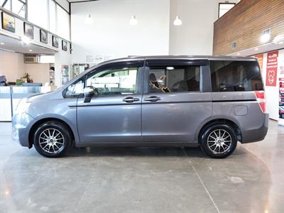 2013 Honda STEPWAGON - Thumbnail