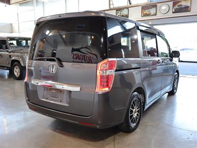 2013 Honda STEPWAGON - Thumbnail
