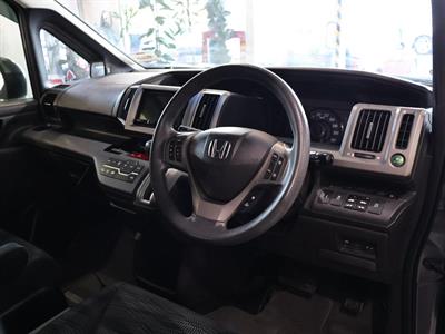 2013 Honda STEPWAGON - Thumbnail