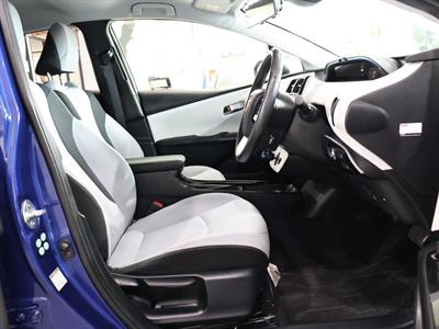 2015 Toyota Prius - Thumbnail