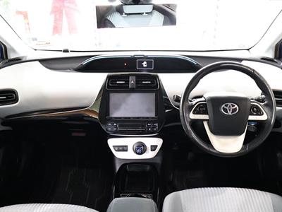 2015 Toyota Prius - Thumbnail