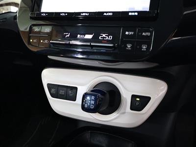 2015 Toyota Prius - Thumbnail