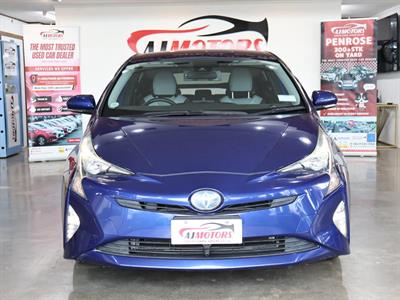2015 Toyota Prius - Thumbnail