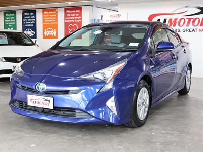 2015 Toyota Prius - Thumbnail