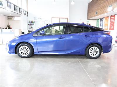 2015 Toyota Prius - Thumbnail