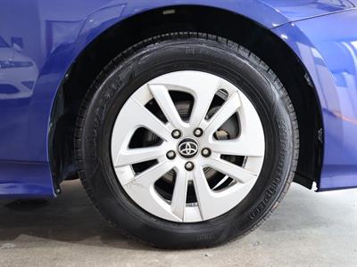 2015 Toyota Prius - Thumbnail