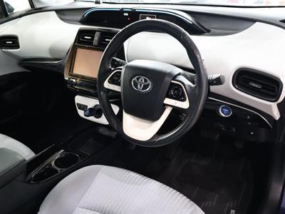 2015 Toyota Prius - Thumbnail