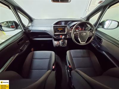 2014 Toyota Voxy - Thumbnail