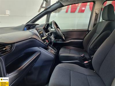 2014 Toyota Voxy - Thumbnail