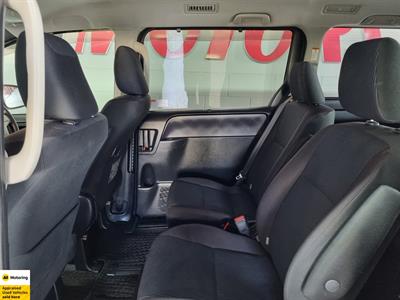 2014 Toyota Voxy - Thumbnail