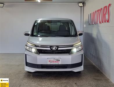 2014 Toyota Voxy - Thumbnail
