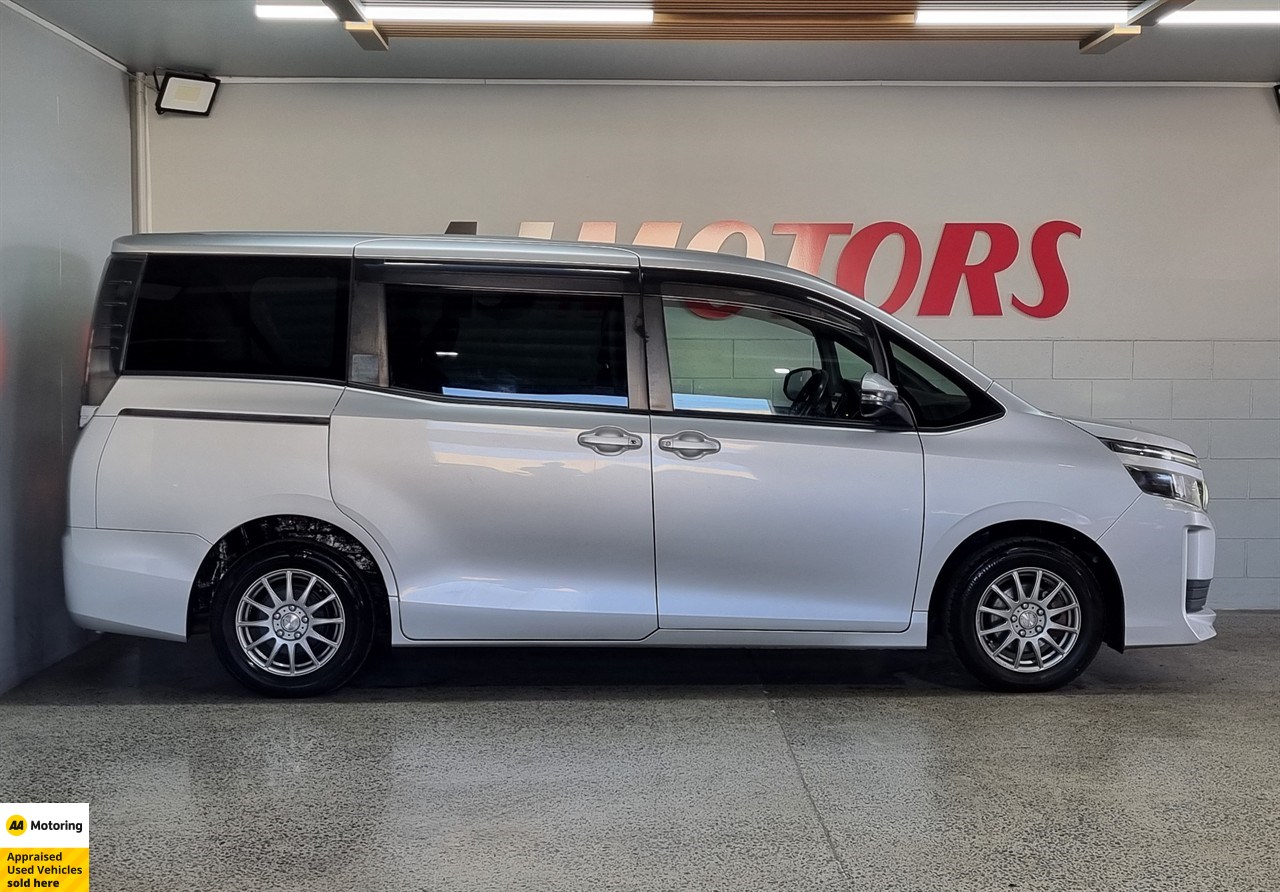 2014 Toyota Voxy