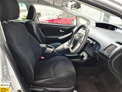2013 Toyota Prius - Thumbnail