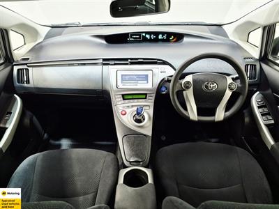 2013 Toyota Prius - Thumbnail