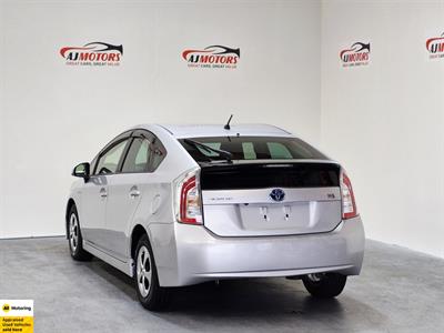 2013 Toyota Prius - Thumbnail