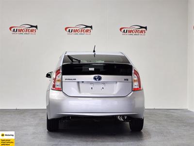 2013 Toyota Prius - Thumbnail