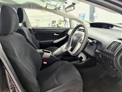 2013 Toyota Prius - Thumbnail