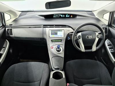 2013 Toyota Prius - Thumbnail