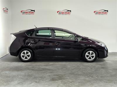 2013 Toyota Prius - Thumbnail