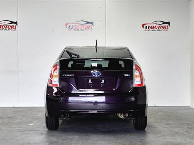 2013 Toyota Prius - Thumbnail