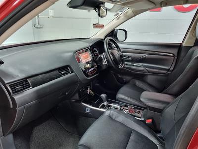 2017 Mitsubishi Outlander - Thumbnail