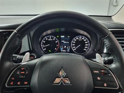 2017 Mitsubishi Outlander - Thumbnail