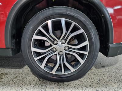 2017 Mitsubishi Outlander - Thumbnail