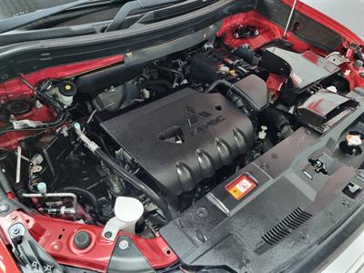 2017 Mitsubishi Outlander - Thumbnail