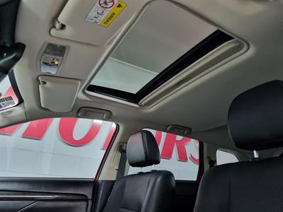2017 Mitsubishi Outlander - Thumbnail