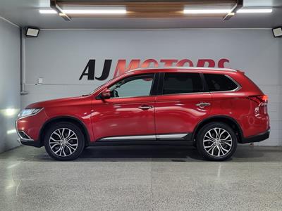 2017 Mitsubishi Outlander - Thumbnail