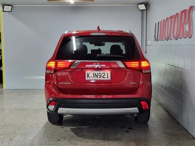2017 Mitsubishi Outlander - Thumbnail
