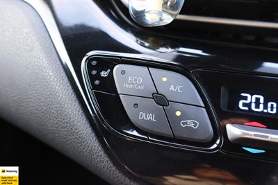 2017 Toyota C-HR - Thumbnail