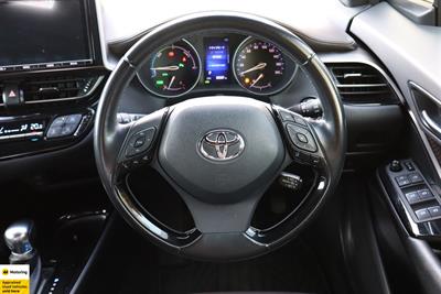 2017 Toyota C-HR - Thumbnail