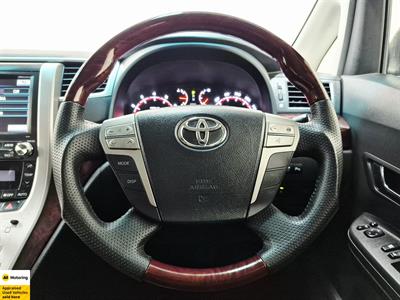 2012 Toyota Vellfire - Thumbnail