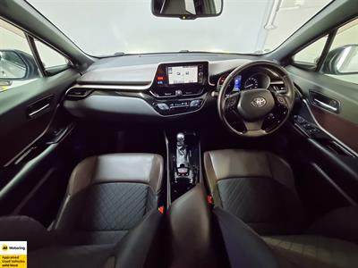 2017 Toyota C-HR - Thumbnail