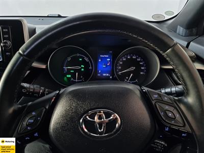 2017 Toyota C-HR - Thumbnail