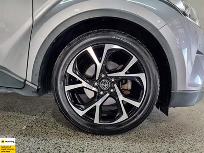 2017 Toyota C-HR - Thumbnail