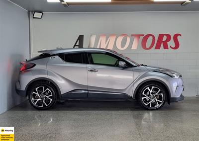 2017 Toyota C-HR - Thumbnail