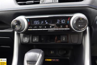 2023 Toyota RAV4 - Thumbnail