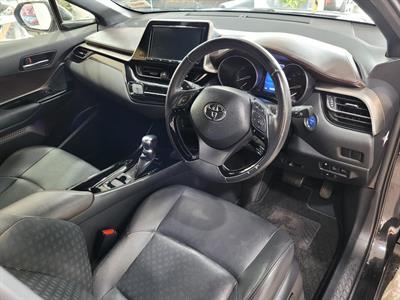 2017 Toyota C-HR - Thumbnail